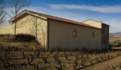 La Bodega con la Sierra de Cantabria al fondo
